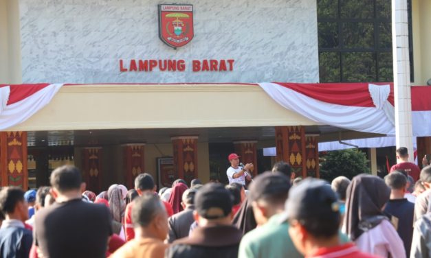 Gelar Senam Bersama, Parosil Ajak ASN Jadi Teladan Semarak HUT RI