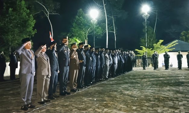 Peringati HUT RI ke-80, Pemkab Lampung Barat Gelar Apel Kehormatan dan Renungan Suci di TMP Liwa