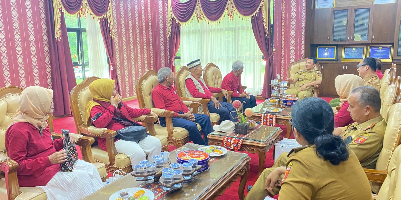 Bupati Lampung Barat H. Parosil Mabsus menerima kunjungan silaturrahmi dari Ikatan Keluarga Tembang Kenangan (IKTK) Provinsi Lampung