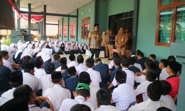 Sekda Nukman: Jadikan Cita-Cita Bukan Sekadar Bayangan, Tapi Dikejar dengan Belajar dan Prestasi