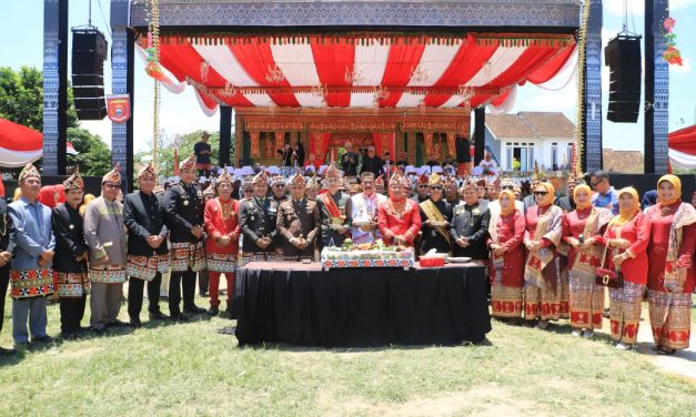 Semarak HUT Ke-34, Pemkab Lampung Barat Gelar Upacara Hingga Pentas Seni