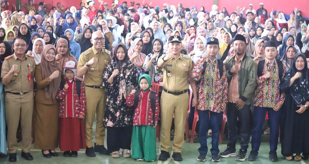 Bagikan 1. 468 Seragam Gratis Siswa SD, SMP, Parosil Paparkan Rencana Program Beasiswa Untuk Masyarakat Tak Mampu