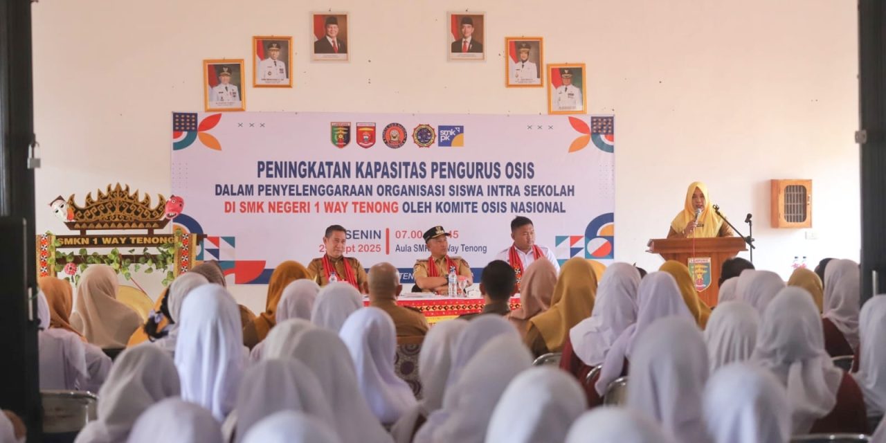 Parosil Berikan Motivasi Kepada Siswa SMKN Way Tenong Melalui Diklat Kapasitas Pengurus Osis