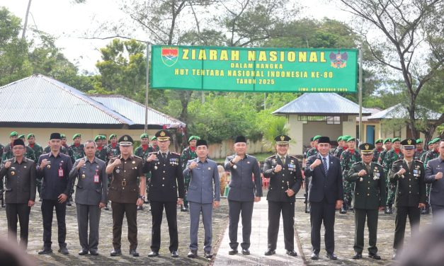 Bupati Lambar Ikuti Upacara Ziarah Taman Makam Pahlawan Dalam Rangka HUT ke-80 TNI
