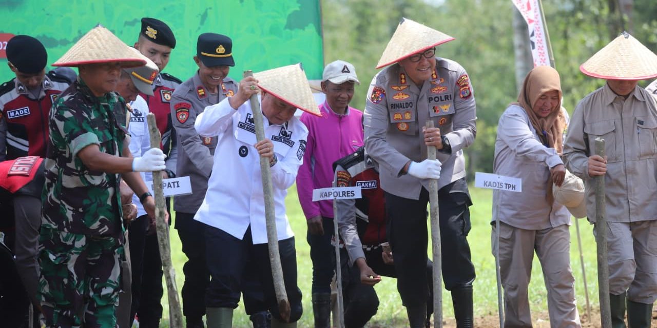 Wakil Bupati Lampung Barat Hadiri Penanaman Jagung Serentak Oleh Polri: Dukung Penuh Swasembada Pangan Nasional 2025