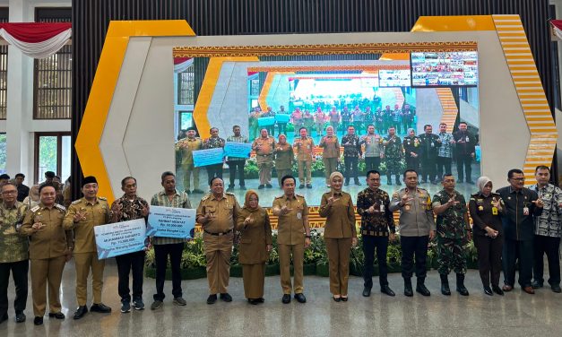 Sinergi Nasional untuk UMKM: Wakil Bupati Lampung Barat Ikuti Akad Massal KUR di Mahan Agung