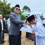 Bupati Parosil Mabsus Apresiasi Santri Berprestasi di Hari Santri Nasional 2025, Hadiahkan Umroh dan Sepeda