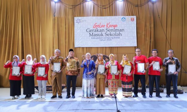 Bupati Lampung Barat Minta Jebolan Program Beasiswa Seni Budaya Jadi Penggerak Pelestarian Seni Budaya Khas Lambar