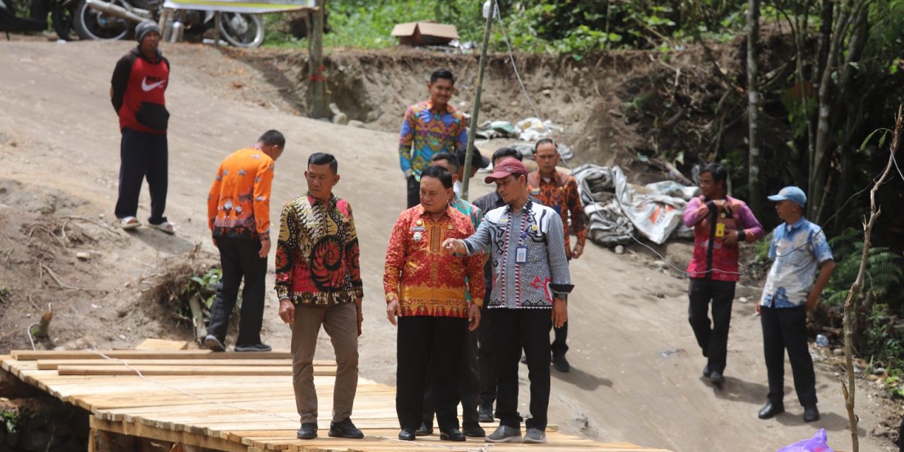 Wakil Bupati Apresiasi Inisiatif Warga Gotong Royong Bangun Jembatan Jalan Putus, Bakal Dibangun Permanen 2026