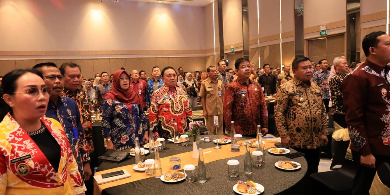 Wakil Bupati Lampung Barat Hadiri Penganugerahan IKK 2025 di Surabaya