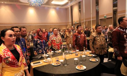 Wakil Bupati Lampung Barat Hadiri Penganugerahan IKK 2025 di Surabaya