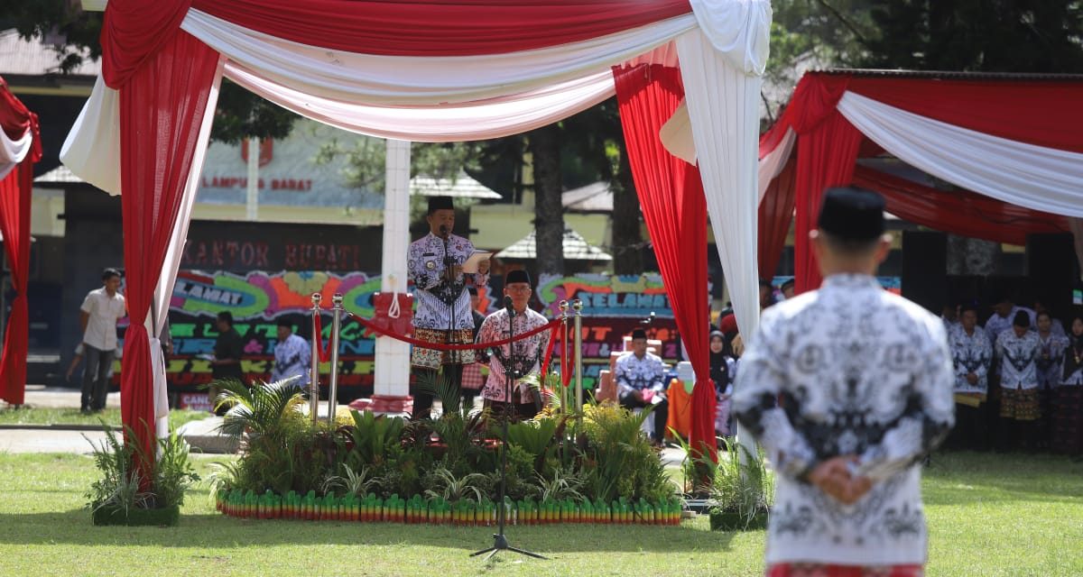 Budaya, Apresiasi, dan Pesan Moral Warnai Hari Guru Nasional 2025 di Lampung Barat