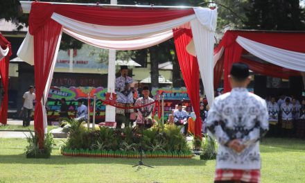 Budaya, Apresiasi, dan Pesan Moral Warnai Hari Guru Nasional 2025 di Lampung Barat