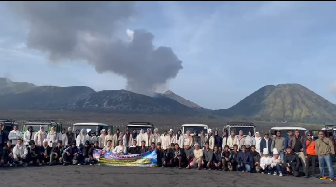Mencintai Kekayaan Alam dan Budaya Indonesia, Paskibraka dan Pramuka Lampung Barat Berkunjung Ke Bromo
