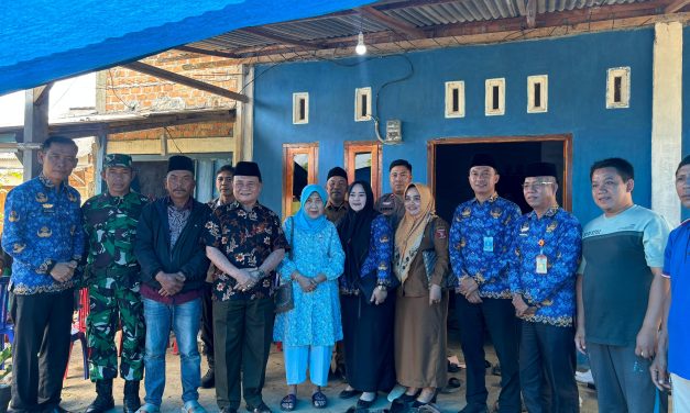 Tragedi Batam: Wabup Mad Hasnurin Datangi Rumah Duka Dwi Putri, Berikan Dukungan Keluarga Korban Dugaan Penganiayaan di Kepulauan Riau