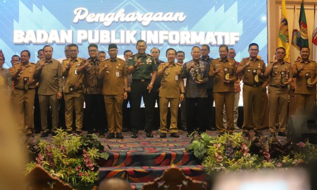 Pemkab Lampung Barat Raih Anugerah Badan Publik Informatif Provinsi Lampung 2025