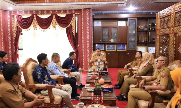 Bupati Lampung Barat Terima Audiensi PLN Bahas Percepatan Listrik Masuk Desa Sidorejo dan Roworejo