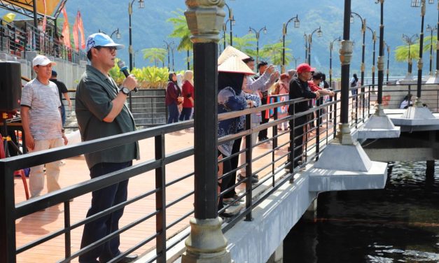 Sekda Lampung Barat Minta Warga Pertahankan Budaya Gulai Pepenyok Iwa Mujair