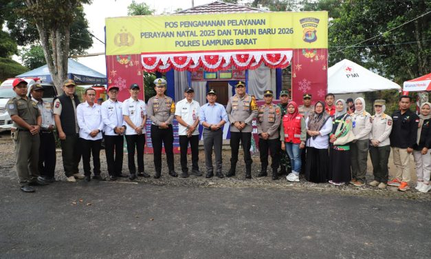 Bupati Lampung Barat Parosil Mabsus, melakukan peninjauan Pos Pelayanan Natal dan Tahun Baru (Nataru)