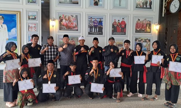 Keren ! Lima Atlet Lambar Raih Mendali Emas, tiga Perak dan Dua Perunggu, Bupati Serahkan Piagam Penghargaan