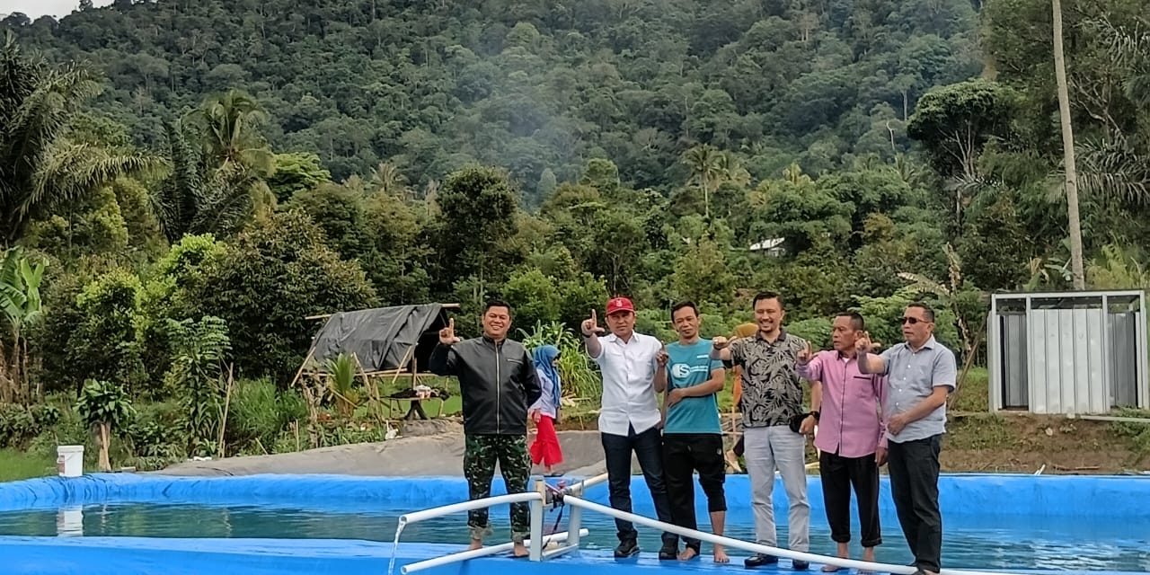 Tinjau pemandian air hangat, Bupati Lambar berharap dapat tingkatkan roda ekonomi masyarakat