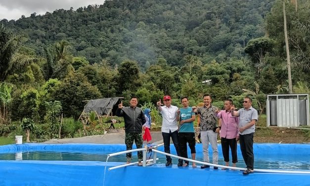 Tinjau pemandian air hangat, Bupati Lambar berharap dapat tingkatkan roda ekonomi masyarakat