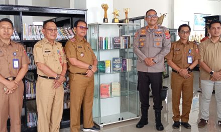 Perpustakaan Lampung Barat Terima Hibah 38 Buku Koleksi Pribadi dari Kapolres Lambar : AKBP Rinaldo Aser