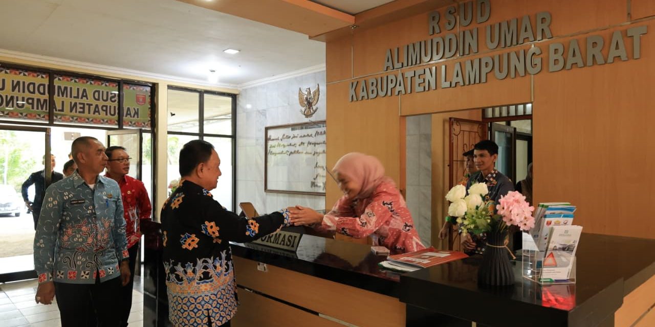 Lakukan Sidak, Wabup Lambar Mad Hasnurin Temukan Sejumlah ASN Tak Masuk Kerja