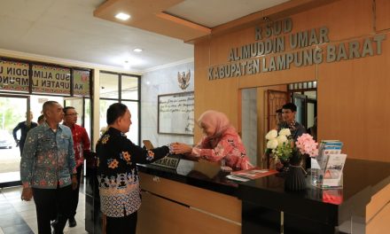 Lakukan Sidak, Wabup Lambar Mad Hasnurin Temukan Sejumlah ASN Tak Masuk Kerja