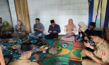 Duka Mendalam, Bupati Lampung Barat Takziah ke Keluarga Korban Kecelakaan Pengurus Muslimat NU