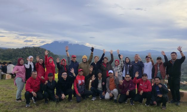 Pesona Wisata Gerbang Langit Kian Memikat, Bupati Parosil Dampingi Ketua DPD PDI Perjuangan Lampung Winarti Berkunjung