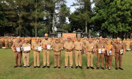 6 OPD & 3 Kecamatan Berkinerja Terbaik Terima Penghargaan dari Wakil Bupati Lampung Barat