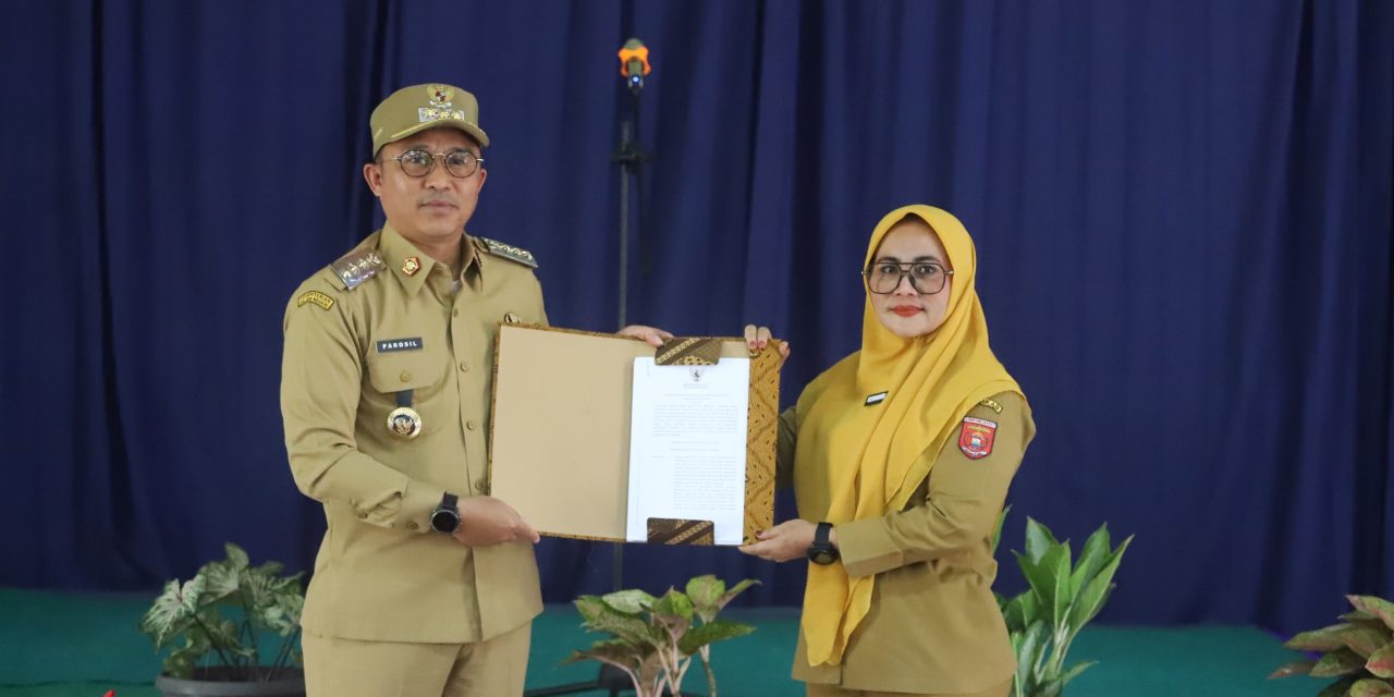 Bupati Lampung Barat Serahkan Salinan Keputusan Pelepasan Hutan 22.51 Hektare, Disambut Isak Tangis Bahagia Warga Sukapura