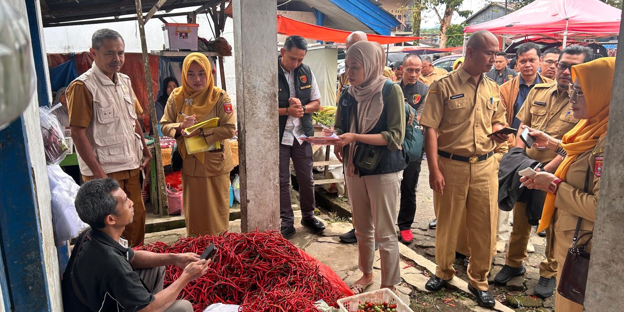 Sidak Pasar Liwa, Pemkab dan Satgas Saber Pastikan Harga Bapokting Stabil Jelang Hari Raya