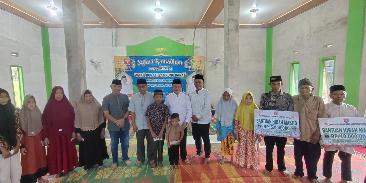 Lakukan Safari Ramadhan Wakil Bupati Lampung Barat Serahkan Santunan Hingga Bantuan Masjid