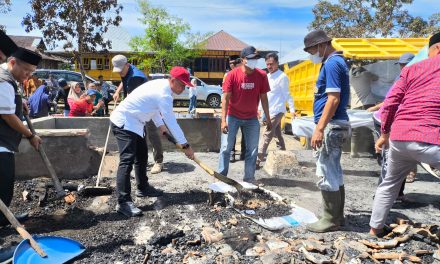 Bupati Parosil Mabsus Sambangi Korban Kebakaran di Belalau, Sampaikan Duka dan Harapan