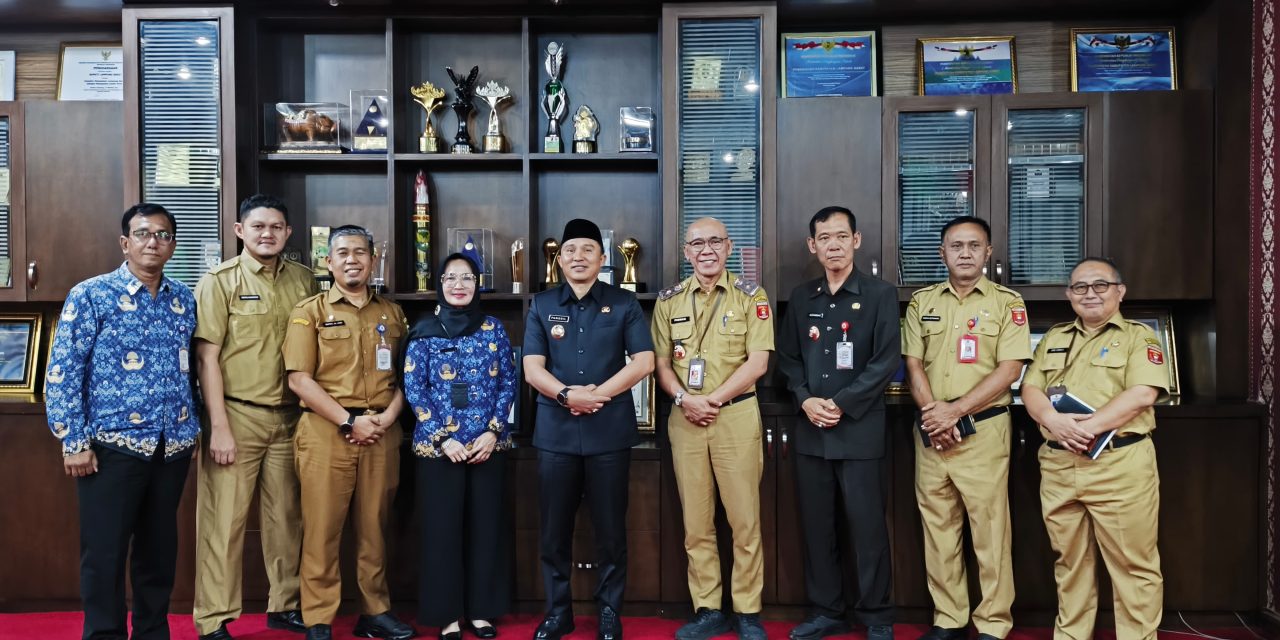 Bupati Lampung Barat Terima Audiensi Pemprov Lampung, Serahkan dan Terima Hibah Lahan untuk Sekolah Rakyat