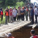 Bupati Parosil Tinjau Jalan Putus Gedung Surian–Air Hitam, Instruksikan Penanganan Darurat