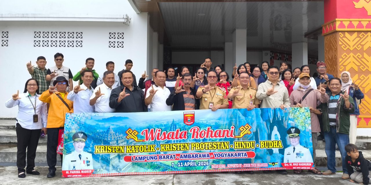 Sekda Lampung Barat Lepas 40 Peserta Wisata Rohani ke Yogyakarta