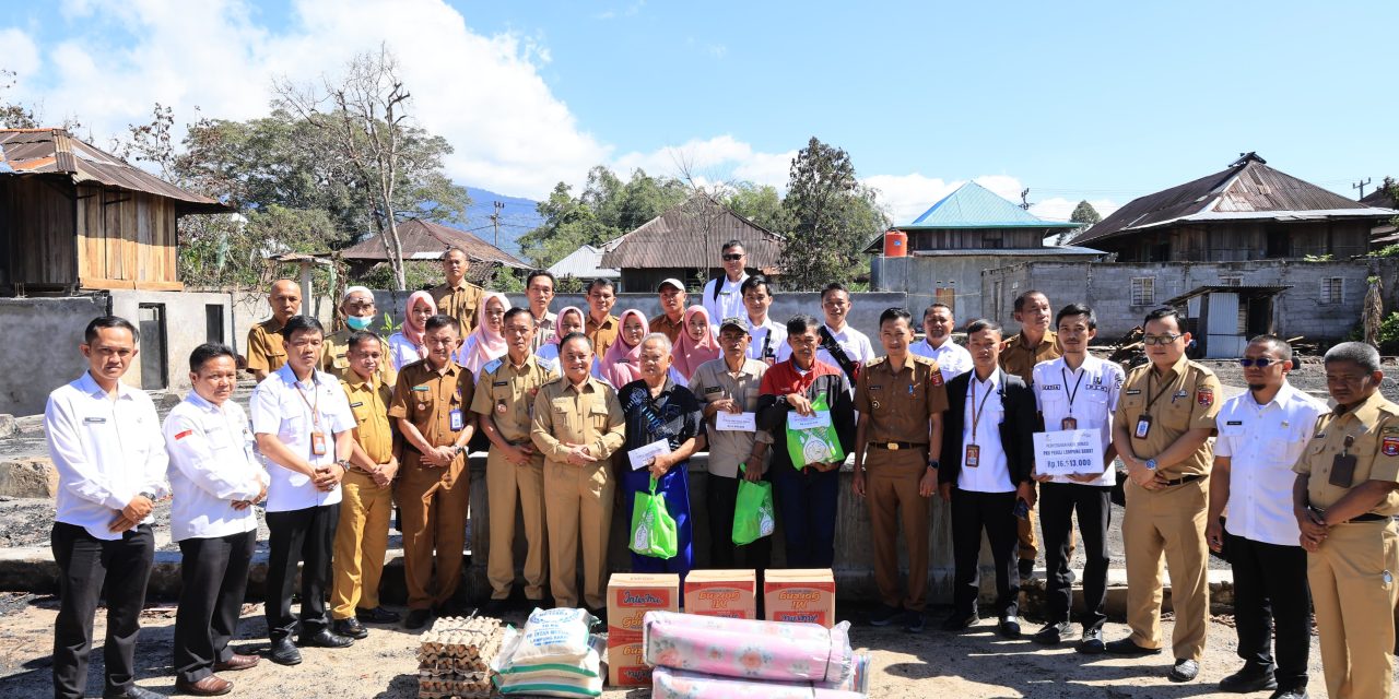 Wabup Mad Hasnurin Sambangi Korban Kebakaran, Salurkan Bantuan dan Imbau Warga Waspada Colokan Listrik