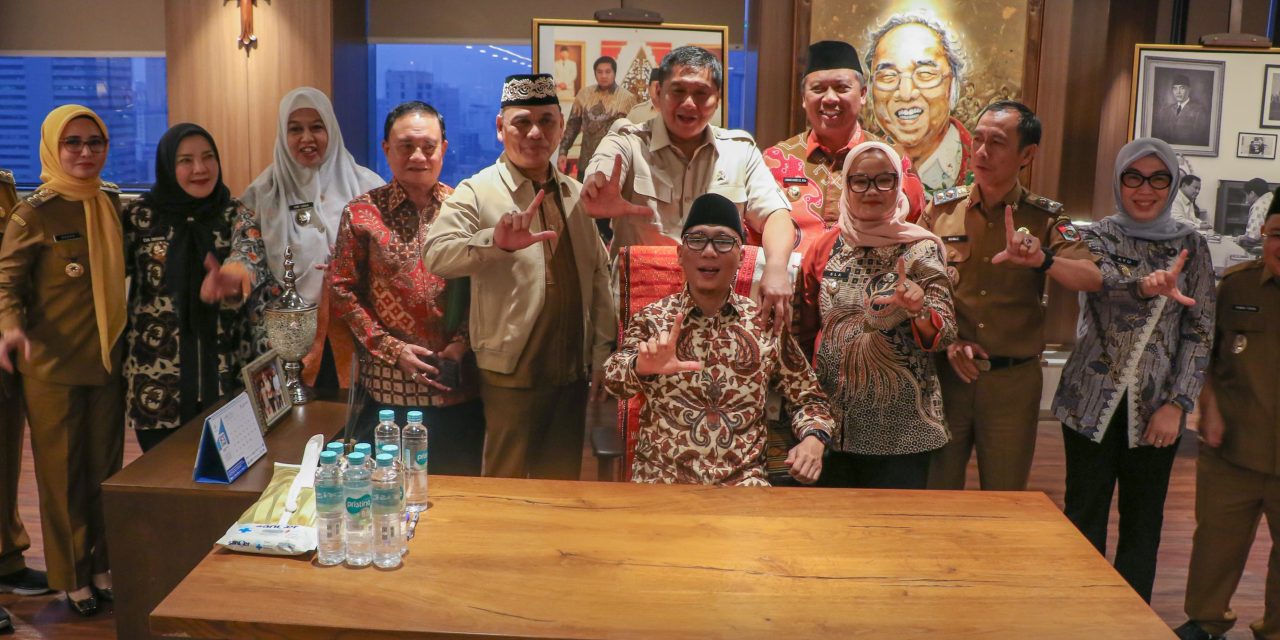 Wakil Bupati Lampung Barat, Drs. Mad Hasnurin menghadiri audiensi dengan Menteri Perumahan dan Kawasan Permukiman (PKP)