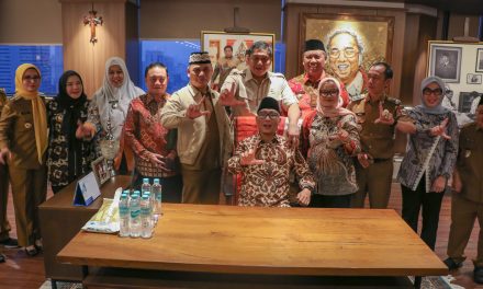 Wakil Bupati Lampung Barat, Drs. Mad Hasnurin menghadiri audiensi dengan Menteri Perumahan dan Kawasan Permukiman (PKP)