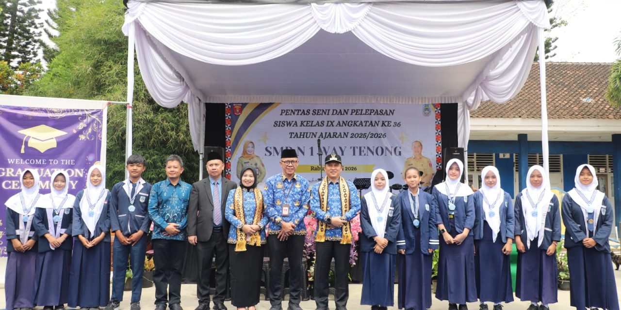 Bupati Lampung Barat Ingatkan 213 Lulusan SMPN 1 Way Tenong Perkuat Karakter Sebelum Lanjut SMA