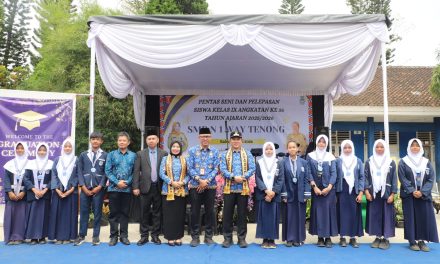 Bupati Lampung Barat Ingatkan 213 Lulusan SMPN 1 Way Tenong Perkuat Karakter Sebelum Lanjut SMA