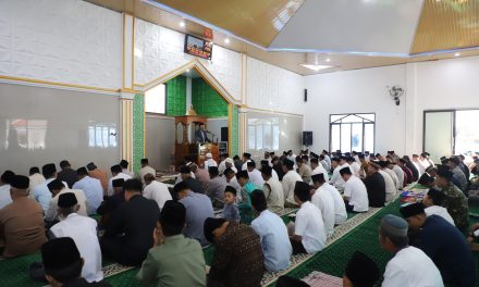 Bupati Lampung Barat Shalat Idul Adha di Way Empulau Ulu, Soroti Program Pusat dan Serahkan Sapi Kurban Presiden