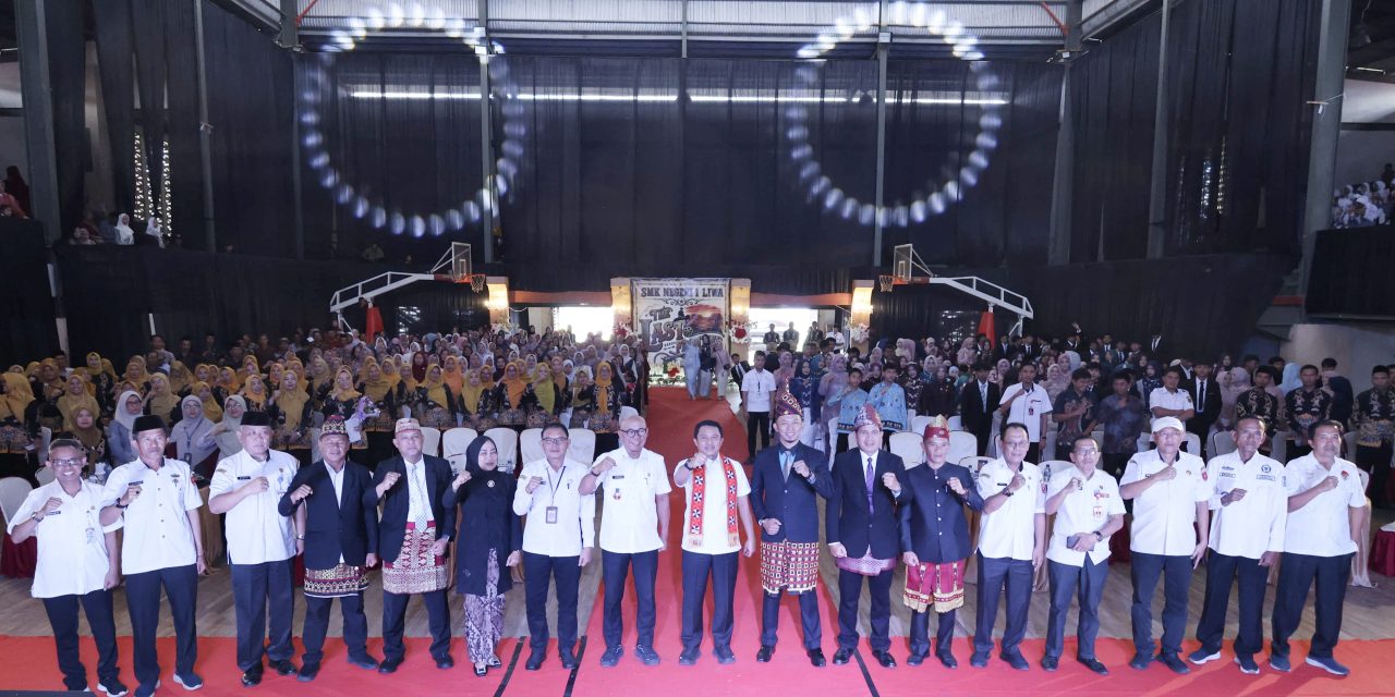 Bupati Lambar Hadiri Pelepasan Siswa SMKN 1 Liwa: Lulusan SMK Harus Punya Kompetensi, Kreativitas, dan Karakter