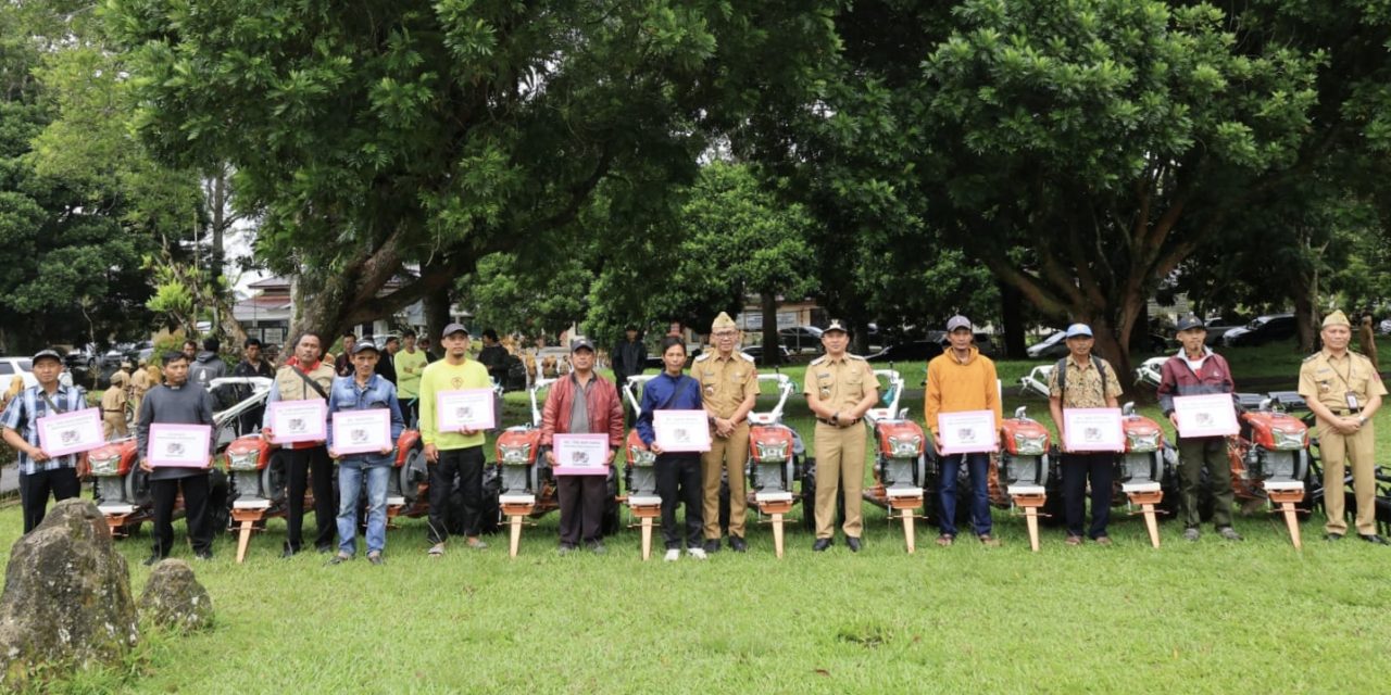 Lampung Barat Dorong Swasembada Padi, 10 Alsintan Diserahkan ke Kelompok Tani