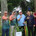 Pemkab Lambar Tanam 50 Pohon Buah dan Bersih-bersih Peringati Hari Lingkungan Hidup Sedunia