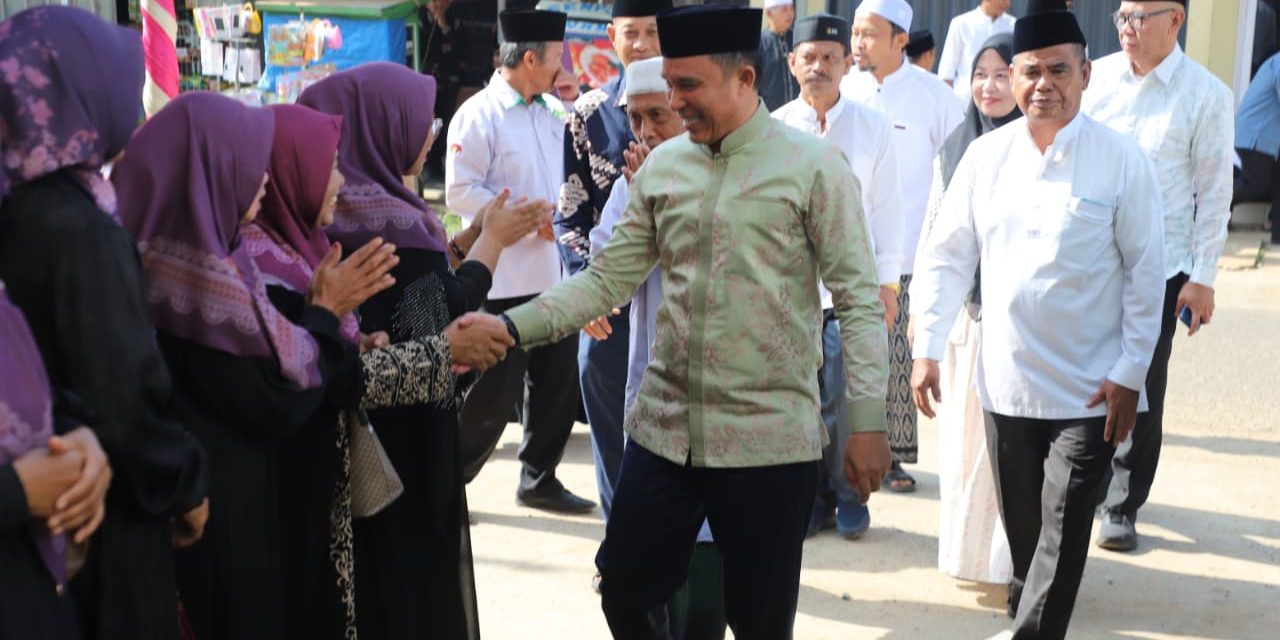 Bupati Parosil Hadiri Pengajian Akbar dan Istighosah Sambut Tahun Baru Islam 1 Muharram 1448 Hijriah di Gedung Surian