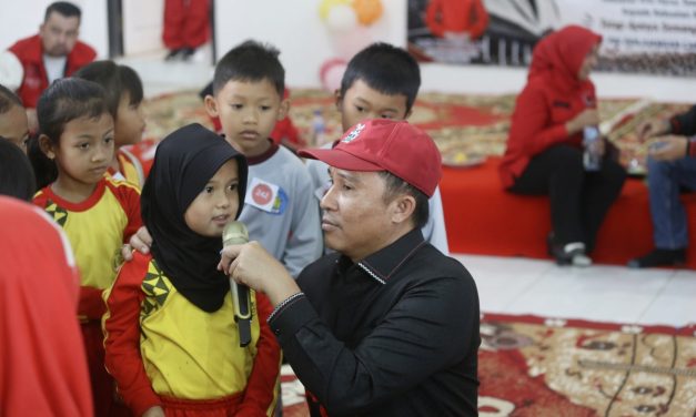 Bupati Lampung Barat Ajak Anak PAUD Kenal Bung Karno Lewat Lomba Mewarnai dan Tebar Benih Ikan